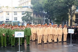 Các lực lượng chức năng tham dự buổi lễ. (Ảnh: Phạm Kiên/TTXVN)