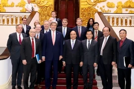 Thủ tướng Nguyễn Xuân Phúc tiếp Bộ trưởng Ngoại giao Hoa Kỳ John Kerry sang thăm và làm việc tại Việt Nam. (Ảnh: Thống Nhất/TTXVN)