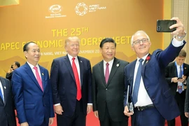 Những hình ảnh bên lề Hội nghị các Nhà lãnh đạo kinh tế APEC