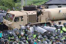 Các trang thiết bị THAAD được chuyển tới Seongju, Hàn Quốc ngày 7/9. (Nguồn: THX/TTXVN)