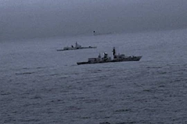 Tàu khu trục HMS St Albans theo sát tàu khu trục Đô đốc Gorshkov của Nga. (Nguồn: ROYAL NAVY)