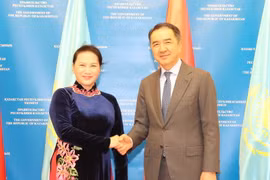 Chủ tịch Quốc hội Nguyễn Thị Kim Ngân hội kiến với Thủ tướng Kazakhstan Bakhytzhan Sagintayev. (Ảnh: Trọng Đức/TTXVN)