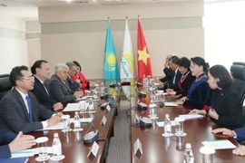 Chủ tịch Quốc hội Nguyễn Thị Kim Ngân tiếp Ban lãnh đạo Đảng cầm quyền Nuotan của CH Kazakhstan. (Ảnh: Trọng Đức/TTXVN)