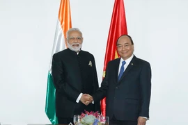 Thủ tướng Nguyễn Xuân Phúc gặp Thủ tướng Ấn Độ Narendra Modi. (Ảnh: Thống Nhất/TTXVN)