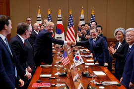 Tổng thống Hàn Quốc Moon Jae-In trong cuộc hội đàm với Tổng thống Mỹ Donald Trump. (Nguồn: AFP/TTXVN)
