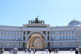 Quảng trường Cung điện Mùa Đông ở thành phố Saint Petersburg, Liên bang Nga. (Ảnh: Hùng Võ/Vietnam+)