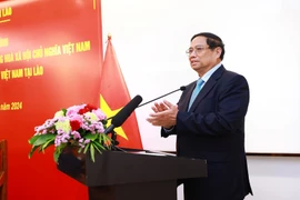 Thủ tướng Phạm Minh Chính động viên, giao nhiệm vụ cho các Cơ quan đại diện Việt Nam tại Lào. (Ảnh: Dương Giang/TTXVN)