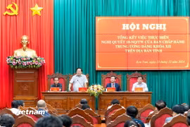 Ban Chấp hành Đảng bộ tỉnh tổ chức Hội nghị tổng kết thực hiện Nghị quyết số 18-NQ/TW để đánh giá kết quả thực hiện cũng như đề ra giải pháp tinh gọn bộ máy trong thời gian sắp tới. (Ảnh: Du Toán/Vietnam+)
