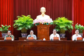 Thủ tướng Phạm Minh Chính và Đoàn đại biểu Quốc hội thành phố Cần Thơ tại hội nghị tiếp xúc cử tri trước Kỳ họp thứ 8, Quốc hội khoá XV. (Ảnh: Dương Giang/TTXVN)