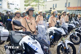 Công an Thành phố Hồ Chí Minh đồng loạt ra quân thực hiện cao điểm bảo đảm trật tự an toàn giao thông, trật tự xã hội dịp lễ, Tết năm 2025. (Ảnh: Thanh Vũ/TTXVN)