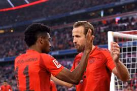 Harry Kane (phải) thăng hoa giúp Bayern Munich giành chiến thắng. (Nguồn: Getty Images)