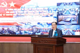 Giáo sư, Tiến sỹ Phùng Hữu Phú trình bày các nội dung chính tư tưởng chỉ đạo, định hướng lớn của Đảng và Tổng Bí thư Tô Lâm về kỷ nguyên mới - kỷ nguyên vươn mình của dân tộc. (Nguồn: Báo Hanoimoi)