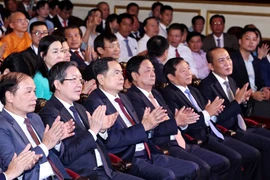 Chủ tịch Quốc hội Trần Thanh Mẫn và các đại biểu tham dự buổi lễ. (Ảnh: Thống Nhất/TTXVN)