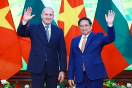 Thủ tướng Phạm Minh Chính hội kiến Tổng thống Bulgaria Rumen Radev. (Ảnh: Dương Giang/TTXVN)