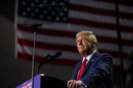 Ông Donald Trump phát biểu trong cuộc vận động tranh cử cuối cùng tại Grand Rapids, bang Michigan. (Ảnh: The Detroit News/TTXVN)