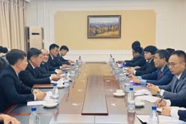 Thứ trưởng Thường trực Nguyễn Minh Vũ và Thứ trưởng Ngoại giao Triều Tiên Pak Sang Gil đồng chủ trì Trao đổi chính sách cấp Thứ trưởng Ngoại giao Việt Nam-Triều Tiên lần thứ 5. (Ảnh: TTXVN phát)