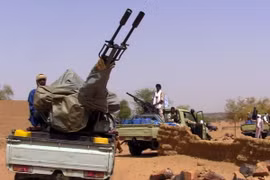 Thành viên một nhóm vũ trang Mali đóng quân tại Kidal ngày 13/7. (Nguồn: AFP/TTXVN)