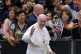 Giáo hoàng Francis (giữa) tại Vatican ngày 3/8. (Nguồn: AFP/TTXVN)