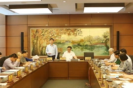 Quang cảnh thảo luận ở tổ của đoàn đại biểu Quốc hội thành phố Hà Nội. (Ảnh: Trọng Đức/TTXVN)