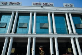 Lực lượng an ninh Ấn Độ làm nhiệm vụ tại nhà ga New Delhi ngày 3/1. (Nguồn: AFP/TTXVN)