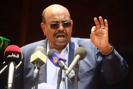 Tổng thống Sudan Omar al-Bashir phát biểu tại lễ tuyên bố chấm dứt 13 năm xung đột ở Darfur ngày 7/9. (Nguồn: AFP/TTXVN)