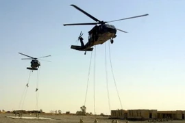 Binh sỹ Mỹ tại căn cứ không quân Qayyara, cách Mosul 35km về phía nam, ngày 4/10/2003. (Nguồn: AFP/TTXVN)