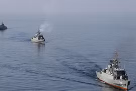 Tàu hải quân Iran tham gia cuộc diễn tập quân sự Valayat-90 tại eo biển Hormuz. (Nguồn: Sputnik/TTXVN)