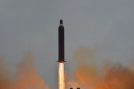 Tên lửa đạn đạo tầm trung Musudan, còn được gọi là tên lửa Hwasong-10, được phóng từ một địa điểm bí mật ở Triều Tiên. (Nguồn: EPA/TTXVN)