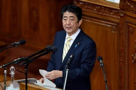 Thủ tướng Nhật Bản Shinzo Abe phát biểu trong phiên họp Hạ viện ở thủ đô Tokyo ngày 27/9. (Nguồn: AFP/TTXVN)