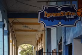 Biển hiệu một quán càphê tại thủ đô La Habana ngày 19/7. (Nguồn: AFP/TTXVN)
