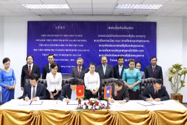 Quang cảnh lễ ký kết. (Ảnh: Phạm Kiên/Vietnam+)
