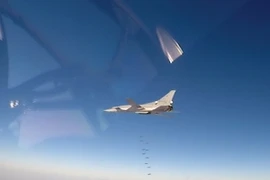 Máy bay ném bom chiến lược Tu-22M3 của không quân Nga tham gia chiến dịch chống IS tại tỉnh Deir ez-Zor, Syria ngày 18/8. (Nguồn: EPA/TTXVN)