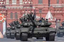 Xe tăng T-90 của Nga trong lễ duyệt binh kỷ niệm 71 năm Ngày Chiến thắng tại Quảng trường Đỏ ở thủ đô Moskva ngày 9/5. (Nguồn: EPA/TTXVN)