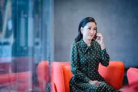 Diễn viên Hồng Đào vào vai trưởng ban giám khảo trong "Hoa hậu giang hồ." (Ảnh: Đoàn làm phim)