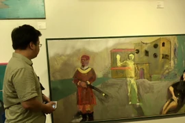 Khách thăm quan khai mạc triển lãm. (Ảnh: M.Mai/Vietnam+)