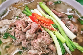 Thật khó cưỡng trước một bát phở bò bắp hấp dẫn thế này. (Ảnh: Đoàn Bách)