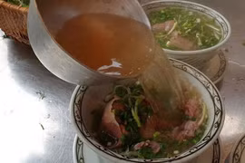 [Mega Story] Phở bò phiêu lưu ký: Phở Bắc-Trung-Nam khác nhau thế nào?