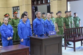 Năm bị cáo nhận án tử hình và 1 bị cáo nhận án tù chung thân về tội “Vận chuyển trái phép chất ma túy.” (Ảnh: Giang Phương/TTXVN)