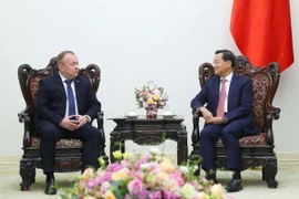 Phó Thủ tướng Lê Minh Khái tiếp Chủ tịch Ủy ban Giám định Tư pháp Nhà nước Cộng hòa Belarus Volkov Alexei Aleksandrovich. (Ảnh: An Đăng/TTXVN) 
