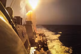 Tàu khu trục tên lửa dẫn đường lớp Arleigh-Burke USS Carney. (Nguồn: Hải quân Mỹ)