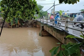 Tuyến kênh thoát nước được khơi thông nên đợt mưa từ ngày 13-17/11 vừa qua, khu vực đường Mẹ Suốt không bị ngập úng. (Ảnh: Quốc Dũng/TTXVN) 