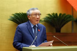 Chánh án Tòa án Nhân dân Tối cao Nguyễn Hòa Bình trình bày Báo cáo về việc thực hiện một số nghị quyết của Quốc hội khóa XIV về giám sát chuyên đề, chất vấn từ đầu nhiệm kỳ khóa XV đến hết Kỳ họp thứ 4. (Ảnh: An Đăng/TTXVN)
