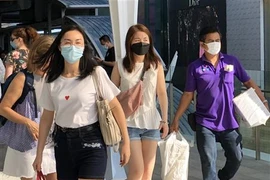 Khẩu trang là vật dụng thiết yếu của người dân Thái Lan khi ra khỏi nhà để phòng tránh COVID-19. (Ảnh: Ngọc Quang/TTXVN)