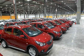 Ôtô Vinfast chuẩn bị tung ra thị trường. (Ảnh: An Đăng/TTXVN) 