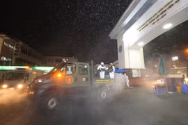 Chủ tịch Ủy ban Nhân dân thành phố Hà Nội Nguyễn Đức Chung phát biểu tại điểm cầu thành phố Hà Nội. (Ảnh: Văn Điệp/TTXVN)