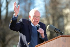 Thượng nghị sỹ bang Vermont Bernie Sanders phát biểu trong chiến dịch vận động tranh cử ở Chicago, Mỹ. (Ảnh: THX/TTXVN)