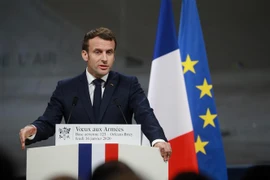 Tổng thống Pháp Emmanuel Macron phát biểu trước các tướng lĩnh quân đội tại một căn cứ không quân ở Orleans-Bricy. (Ảnh: AFP/TTXVN)