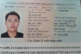 Hộ chiếu của anh Lê Văn Vũ trình báo trước khi trốn khỏi khu cách ly tập trung. (Ảnh: Lê Đức Hoảnh/TTXVN)