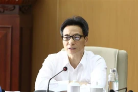 Phó Thủ tướng Chính phủ Vũ Đức Đam phát biểu chỉ đạo tại điểm cầu Bộ Y tế. (Ảnh: Văn Điệp/TTXVN)