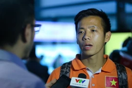 Văn Quyết mong mọi người tôn trọng huấn luyện viên Mai Đức Chung hơn. (Ảnh: Minh Chiến/Vietnam+)